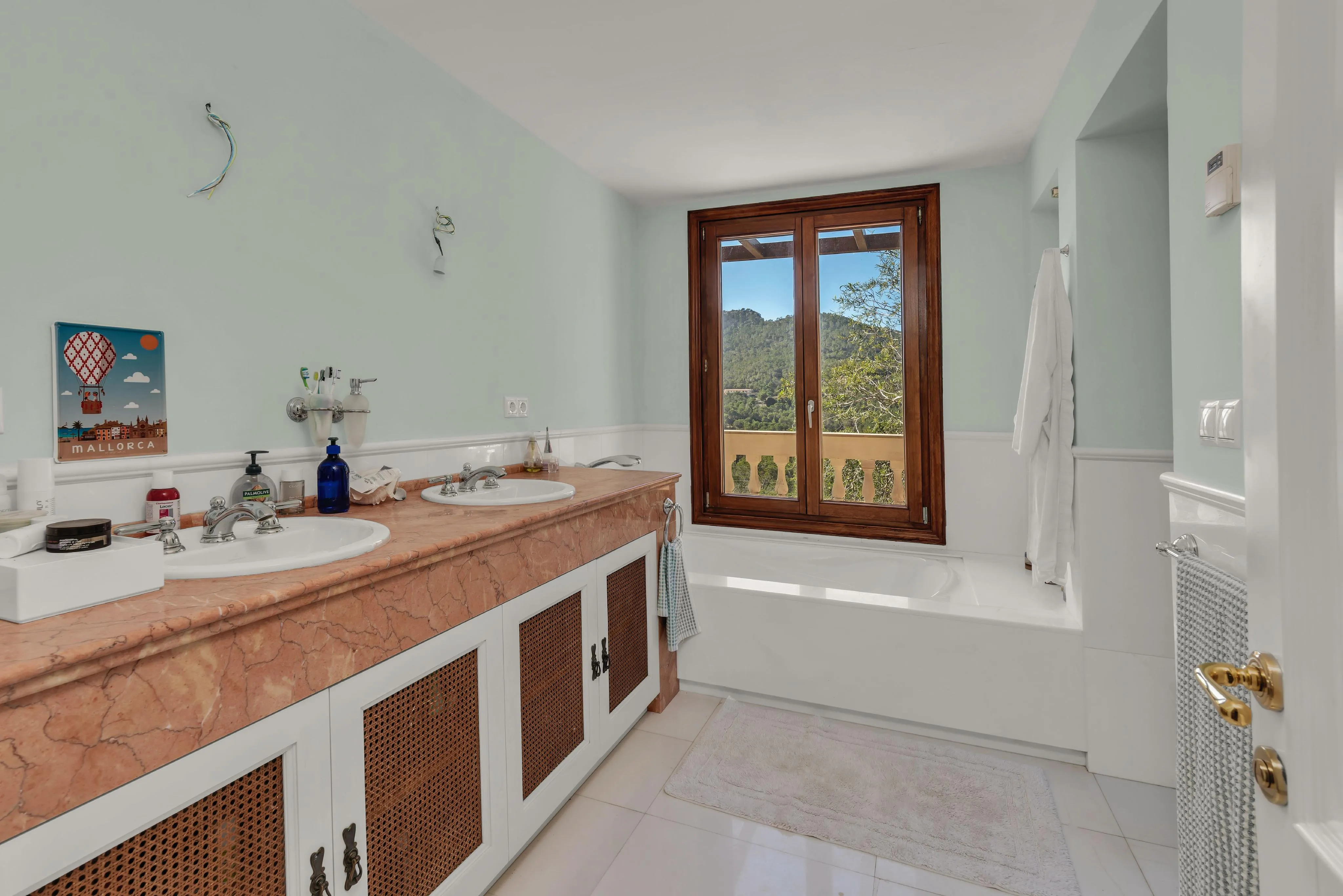 Villa med utsikt över hamnen och godkänt nybyggnadsprojekt-26