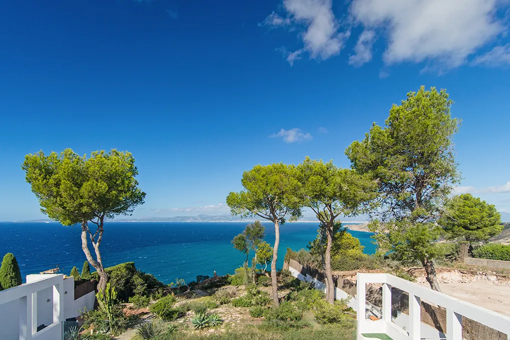 Impressive villa on the seafront-18