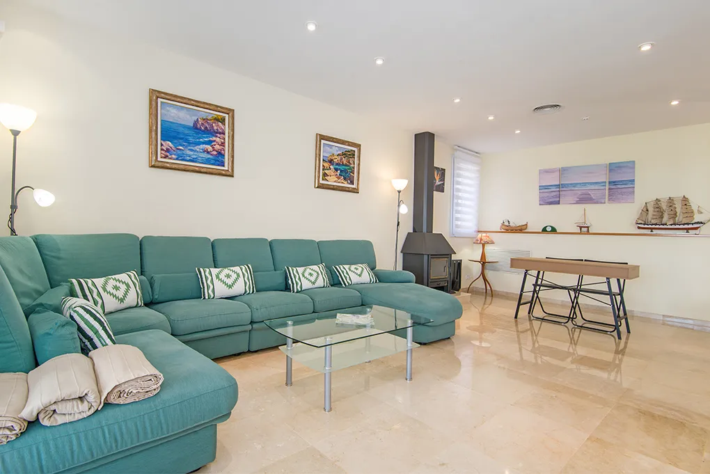 Impresionante villa en primera línea de mar-8