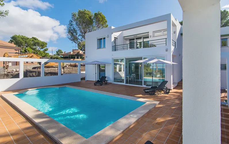 Imponująca willa w pierwszej linii brzegowej w Bahia Azul