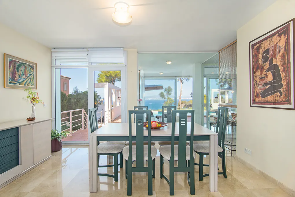 Impresionante villa en primera línea de mar-4