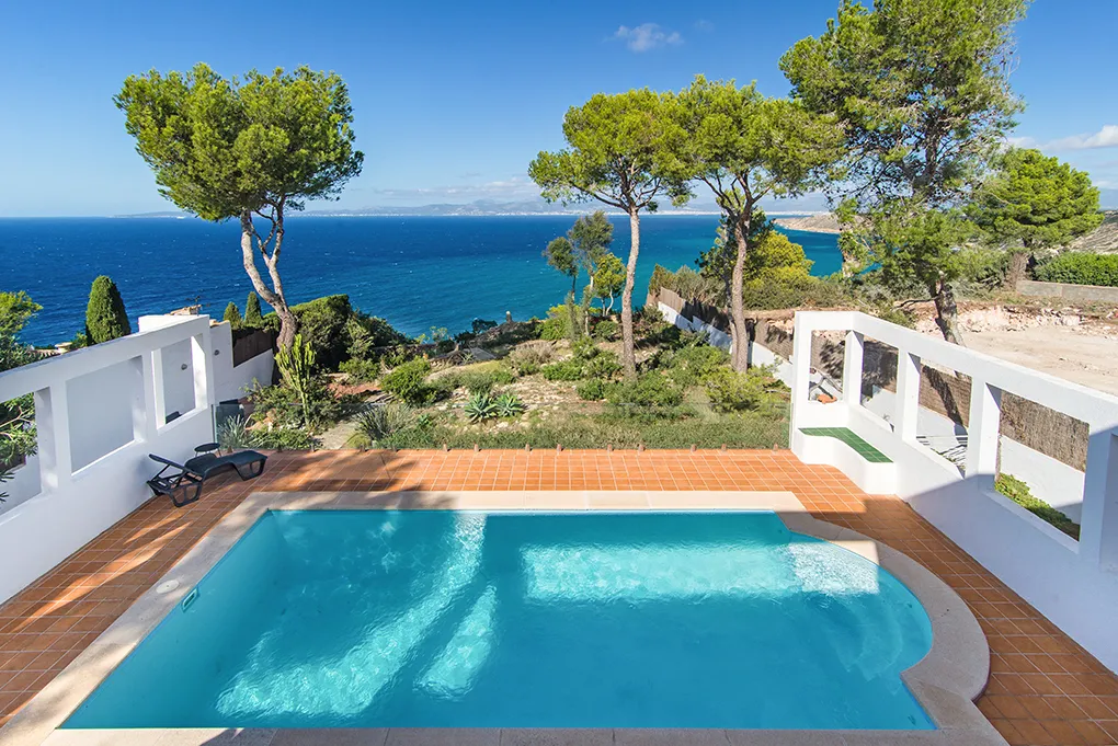 Impresionante villa en primera línea de mar-1