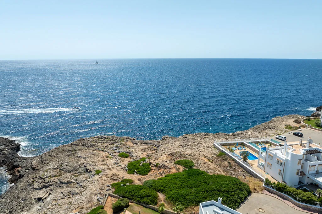 Terreno edificable en primera línea de mar-2