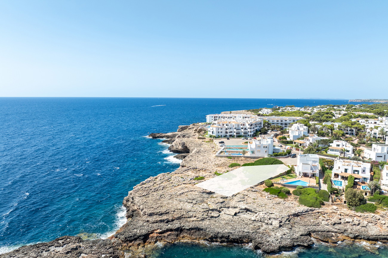 Parcel·la de construcció a la vora del mar