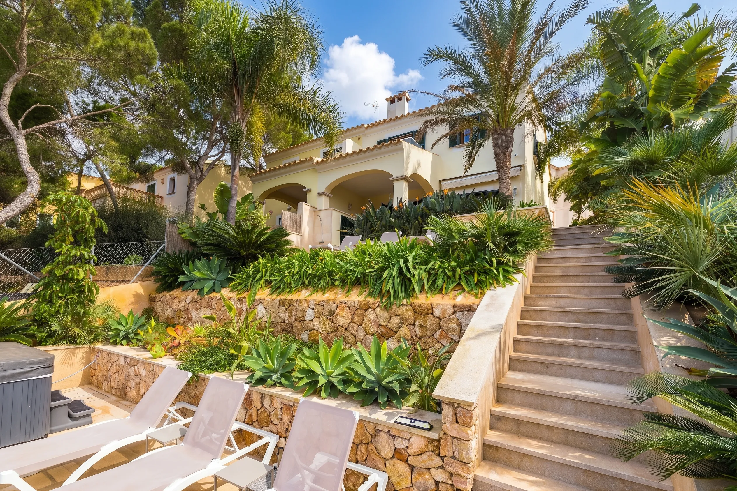Beautiful semi-detached villa with Sea Views and ETV License-2