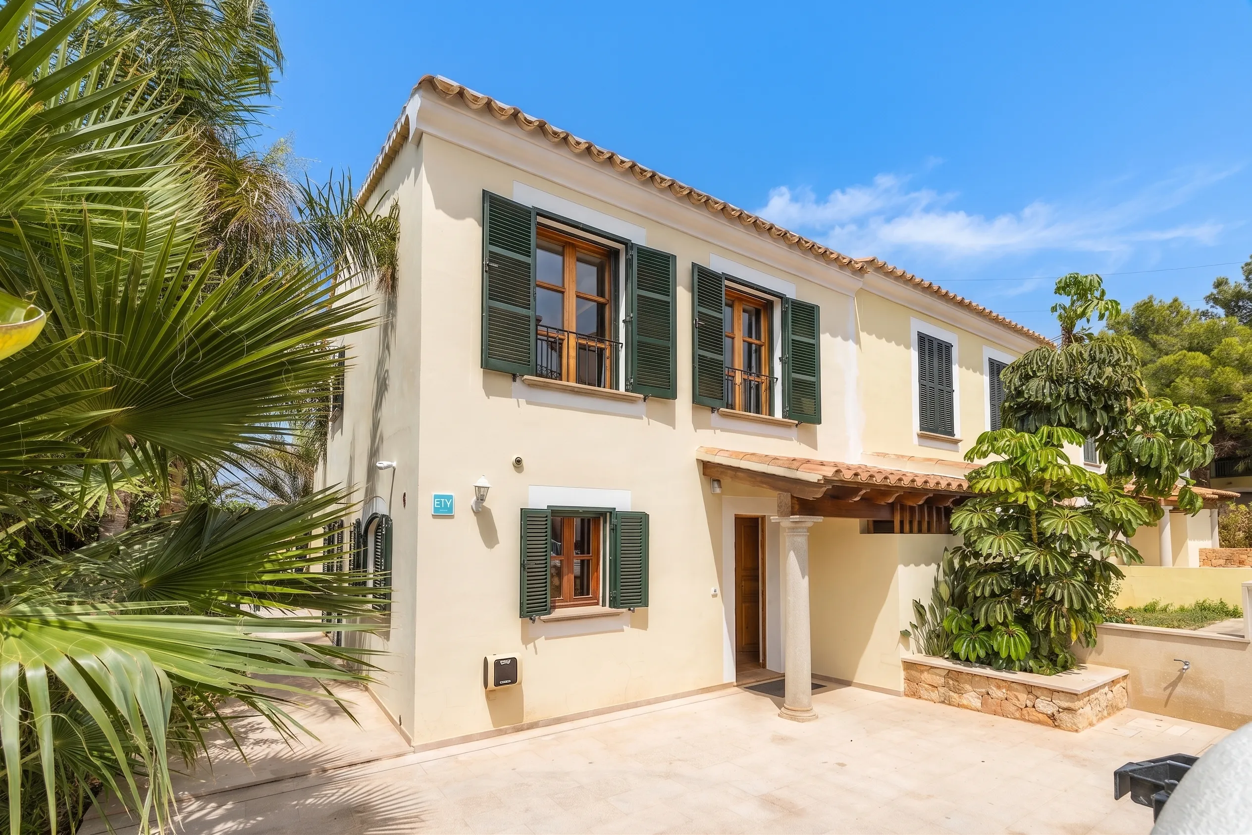 Beautiful semi-detached villa with Sea Views and ETV License-16
