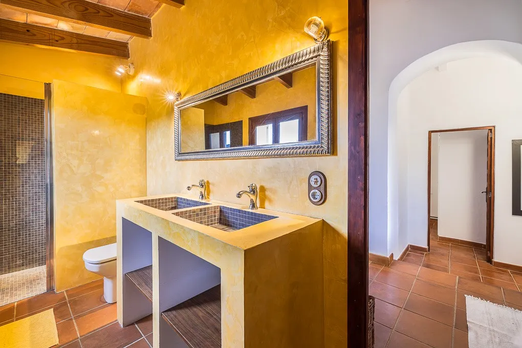 Beautiful finca with a wonderful garden-11