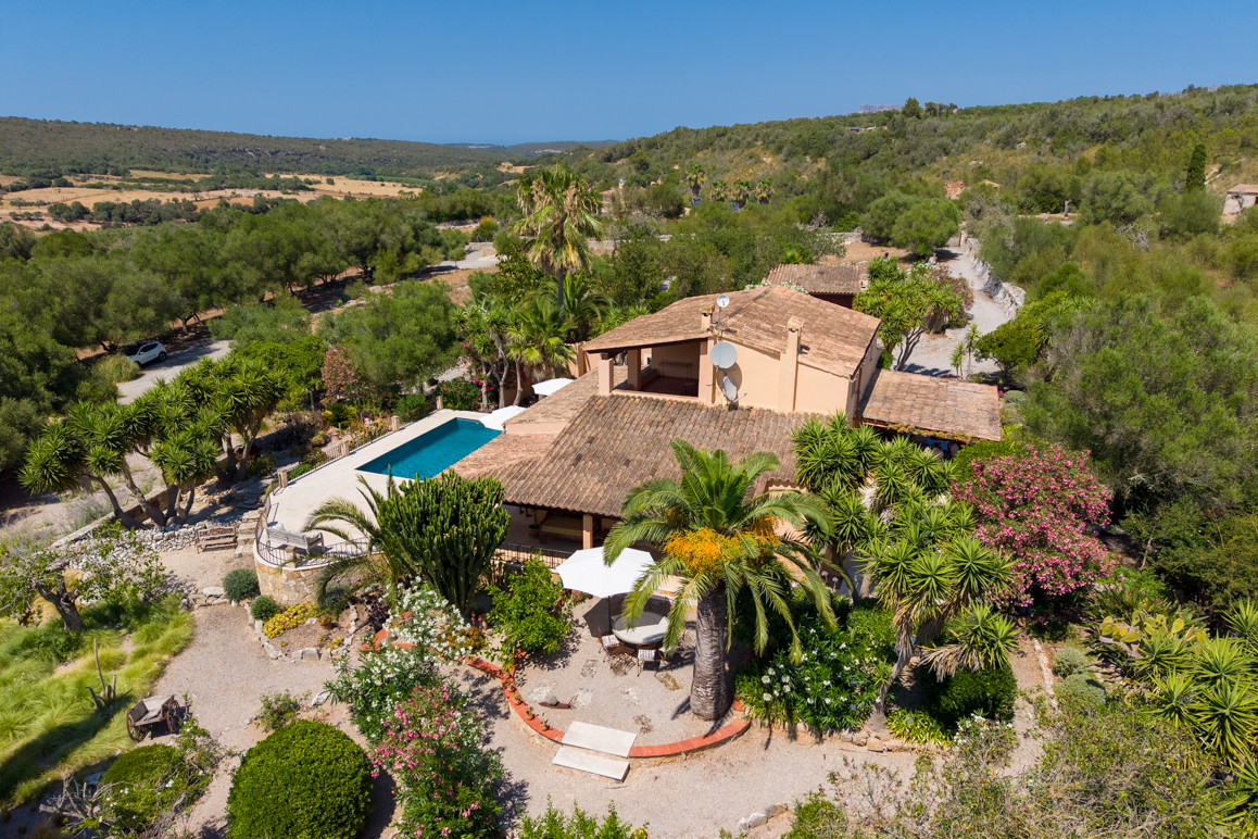 Beautiful finca with a wonderful garden-4