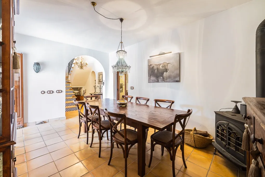 Beautiful finca with a wonderful garden-8