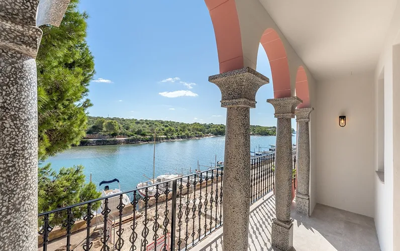 Piękny zabytkowy dom tuż przy porcie w Porto Colom