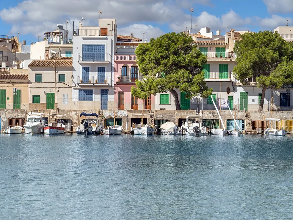 Beautiful historical house right by the port of Porto Colom-10