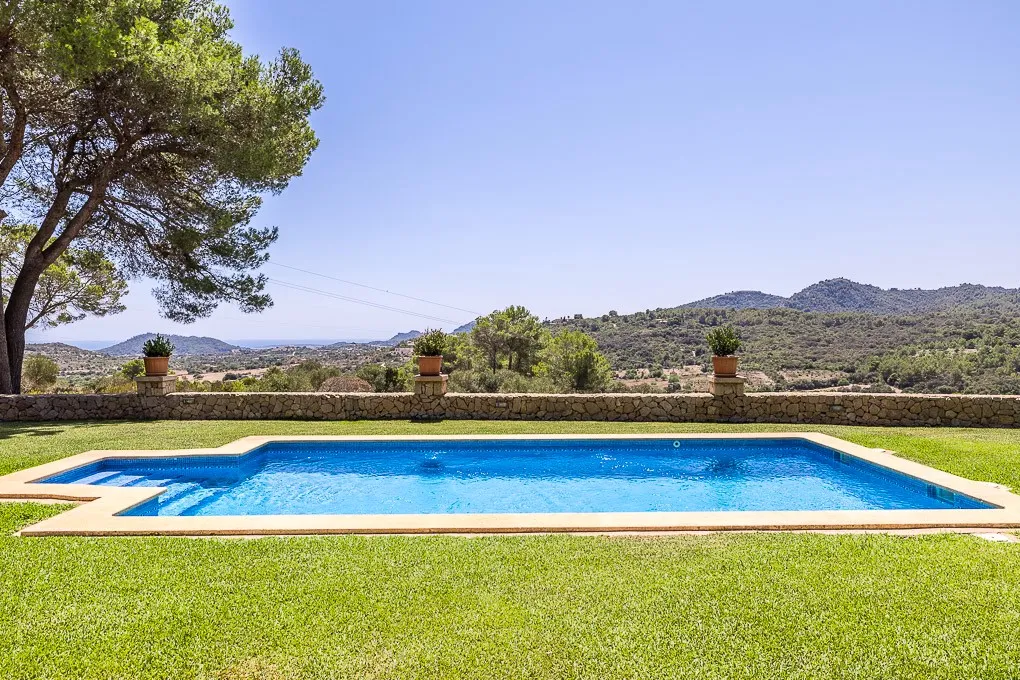 Casa de campo con establos y vistas al mar-3