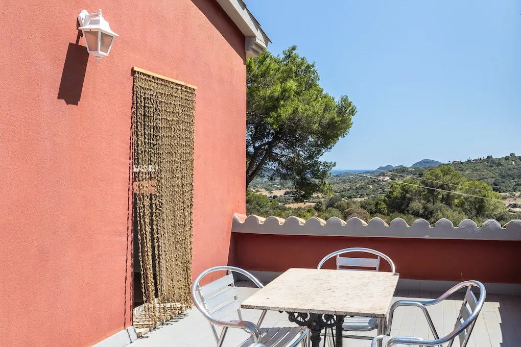 Casa de campo con establos y vistas al mar-10