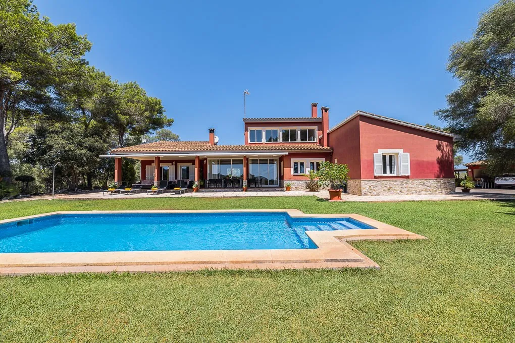 Casa de campo con establos y vistas al mar-2