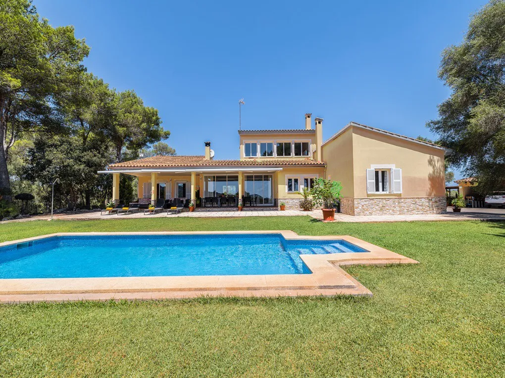 Casa de campo con establos y vistas al mar-15