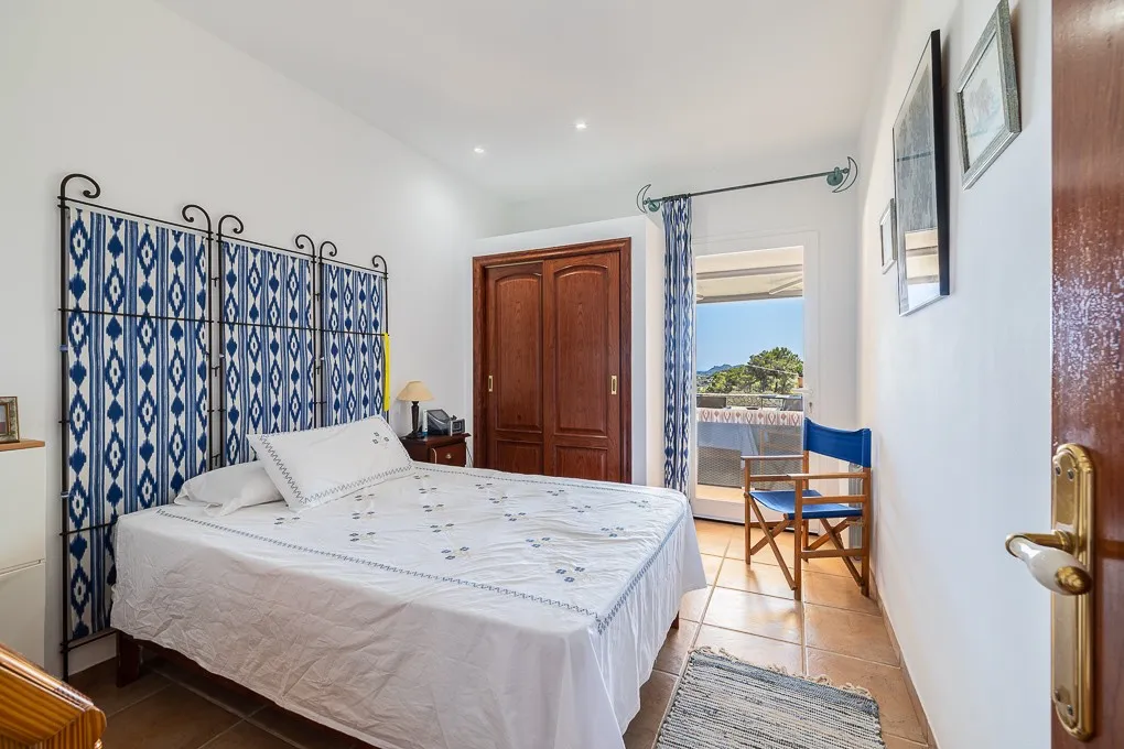 Casa de campo con establos y vistas al mar-9