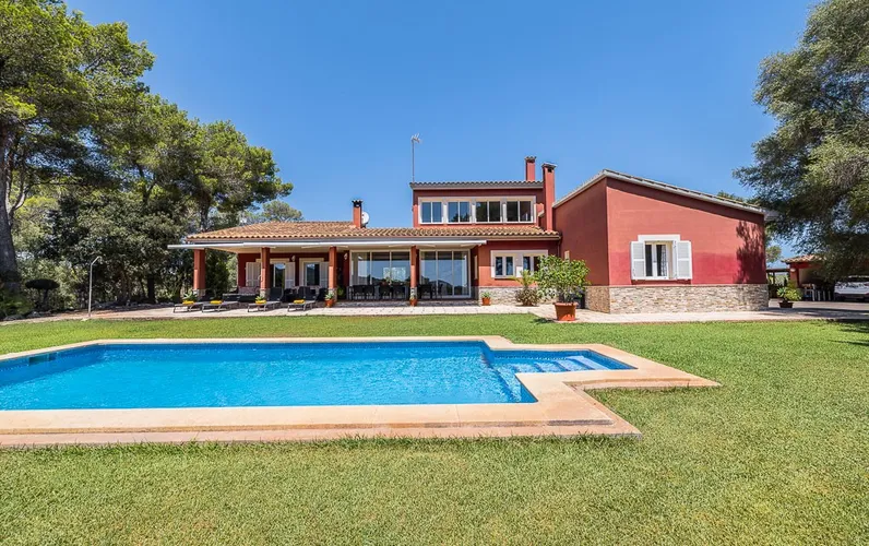 Country house with stables and sea view