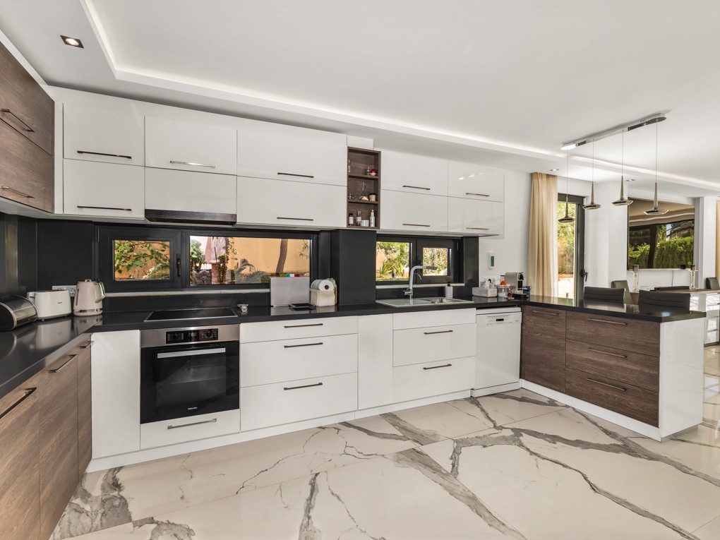 Beautiful villa close to restaurants and schools in Portals Nous-5