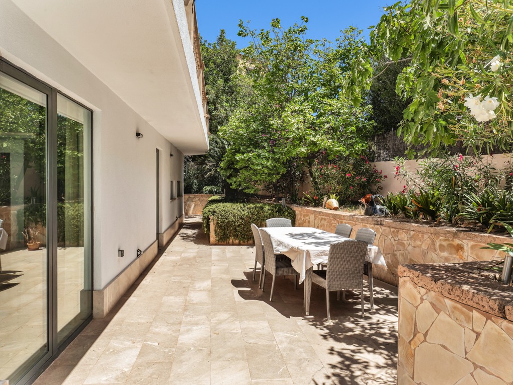 Beautiful villa close to restaurants and schools in Portals Nous-13