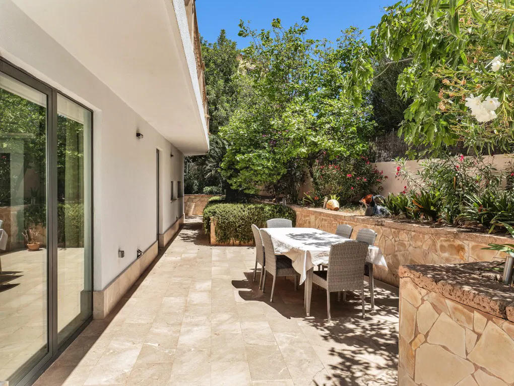 Beautiful villa close to restaurants and schools in Portals Nous-13