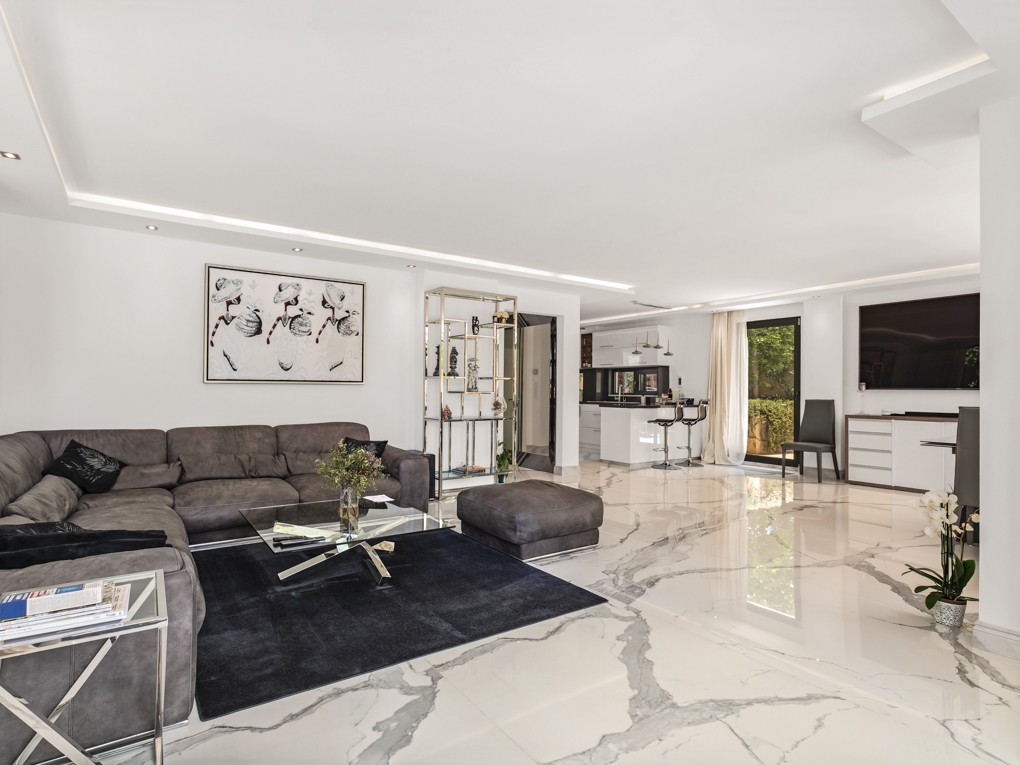 Beautiful villa close to restaurants and schools in Portals Nous-3