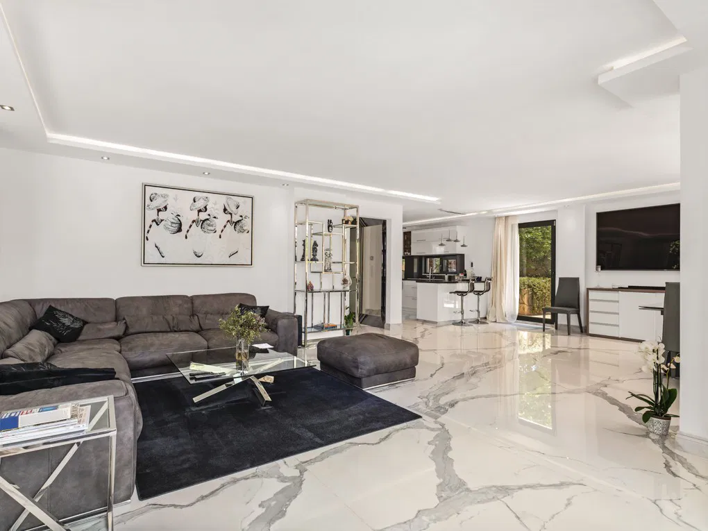 Beautiful villa close to restaurants and schools in Portals Nous-3
