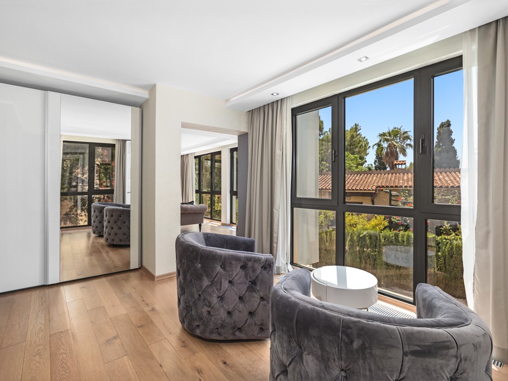 Beautiful villa close to restaurants and schools in Portals Nous-8