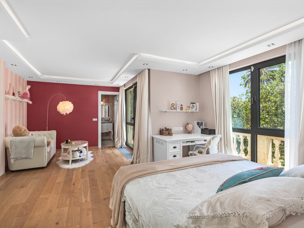 Beautiful villa close to restaurants and schools in Portals Nous-9