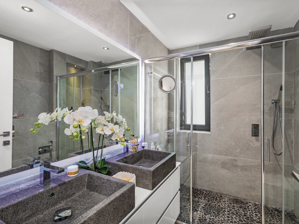 Beautiful villa close to restaurants and schools in Portals Nous-12