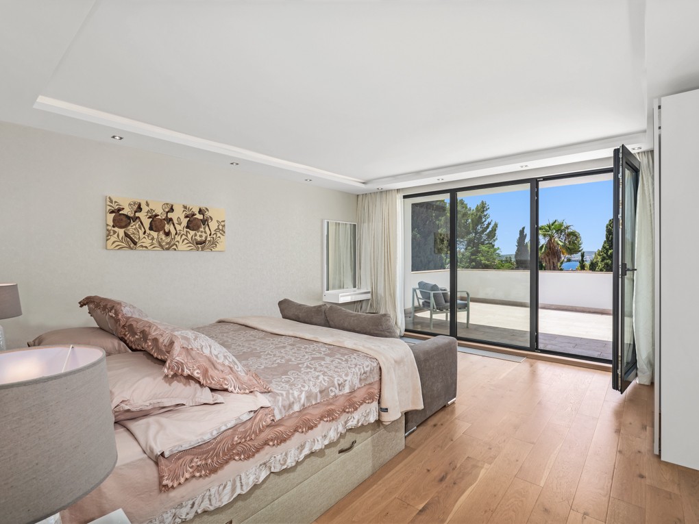 Beautiful villa close to restaurants and schools in Portals Nous-10