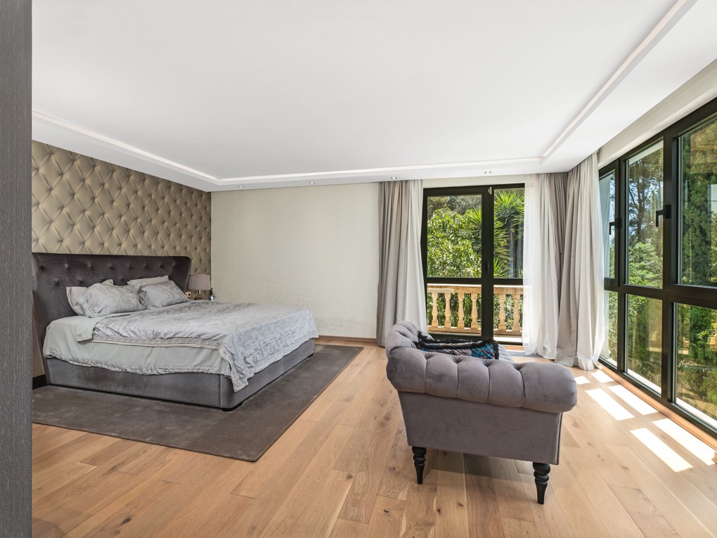 Beautiful villa close to restaurants and schools in Portals Nous-7