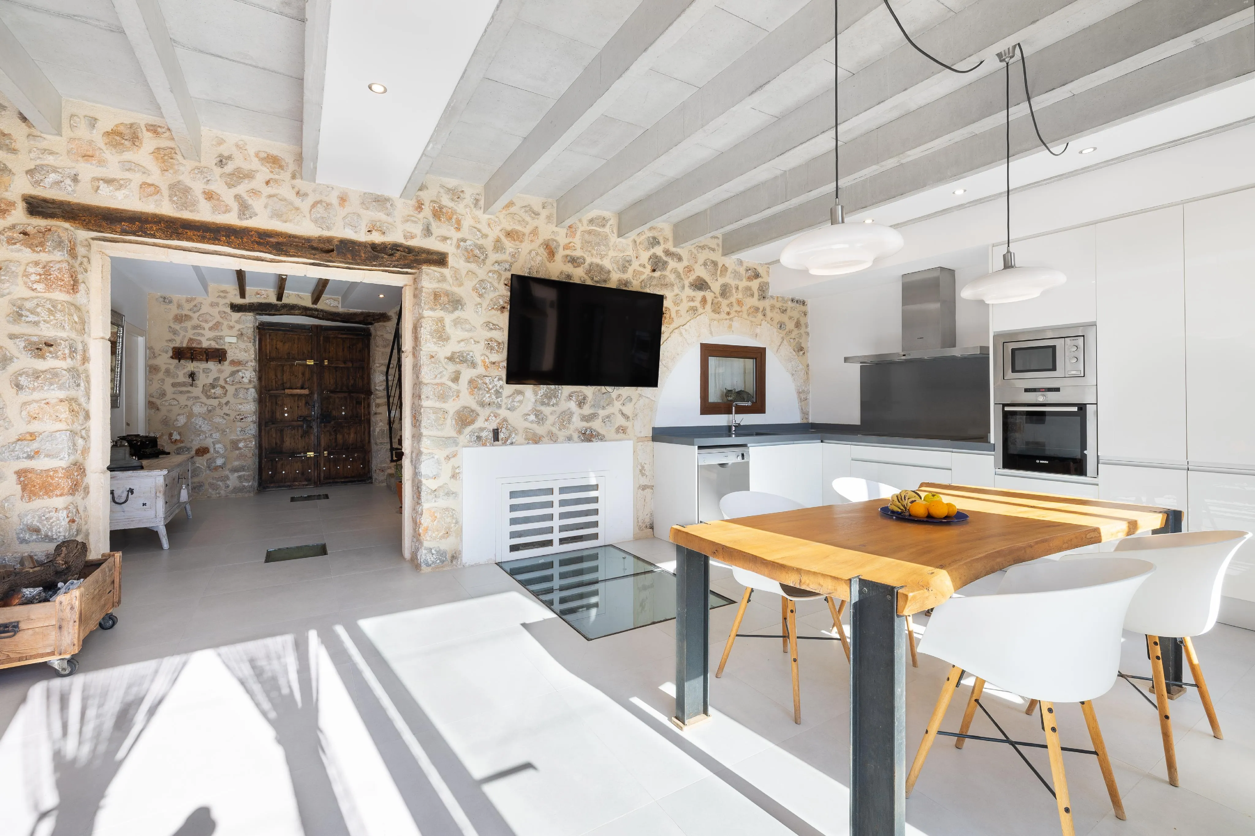 Urocza kamienica w Caimari-6