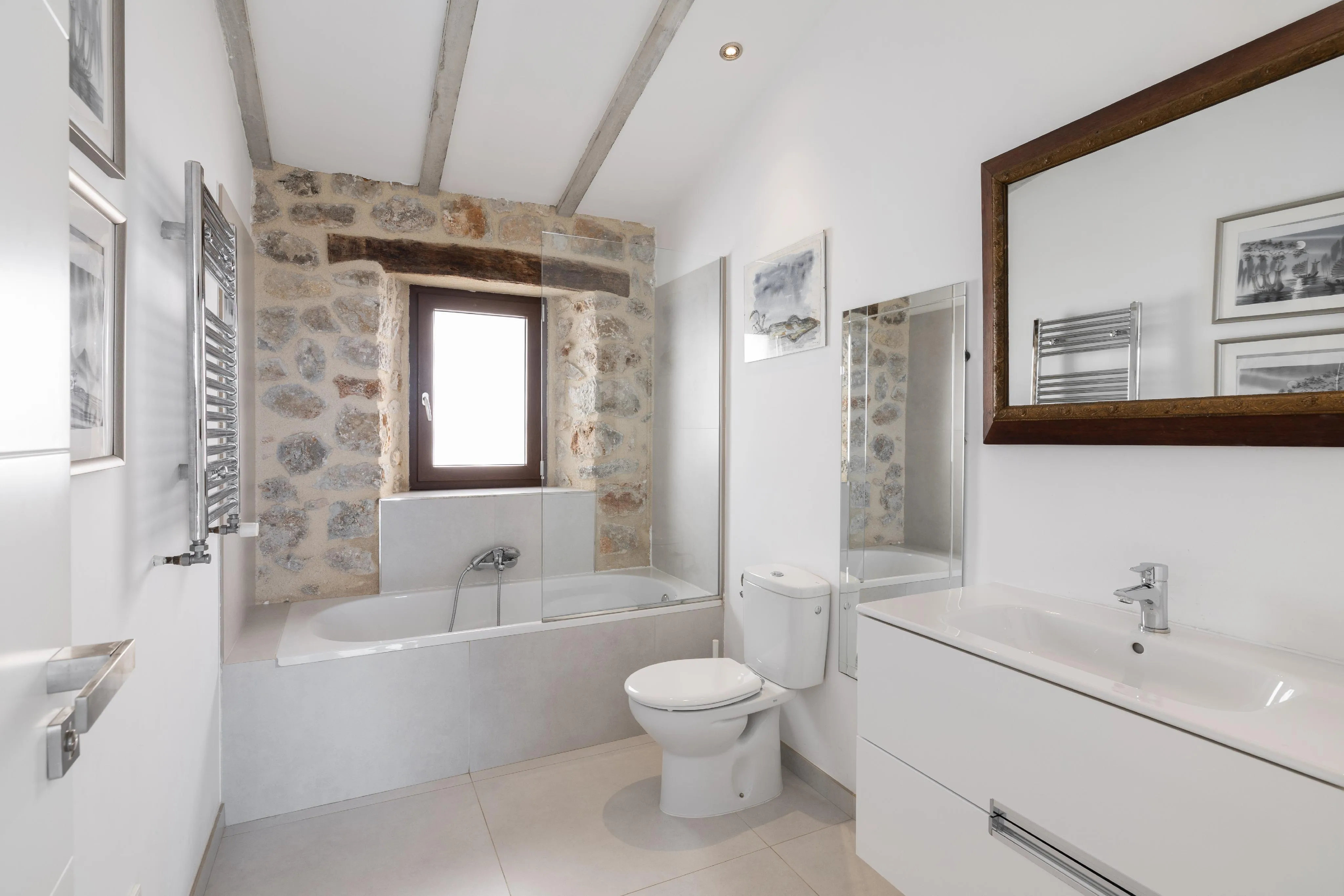 Urocza kamienica w Caimari-10