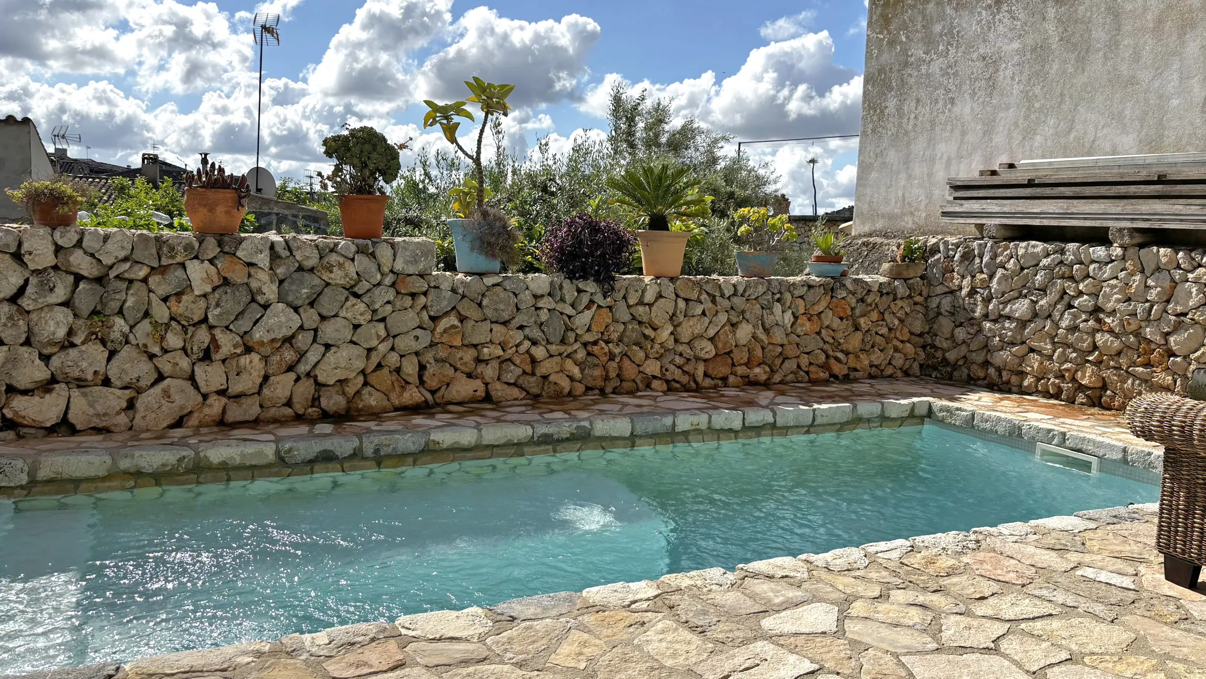 Urocza kamienica w Caimari-3