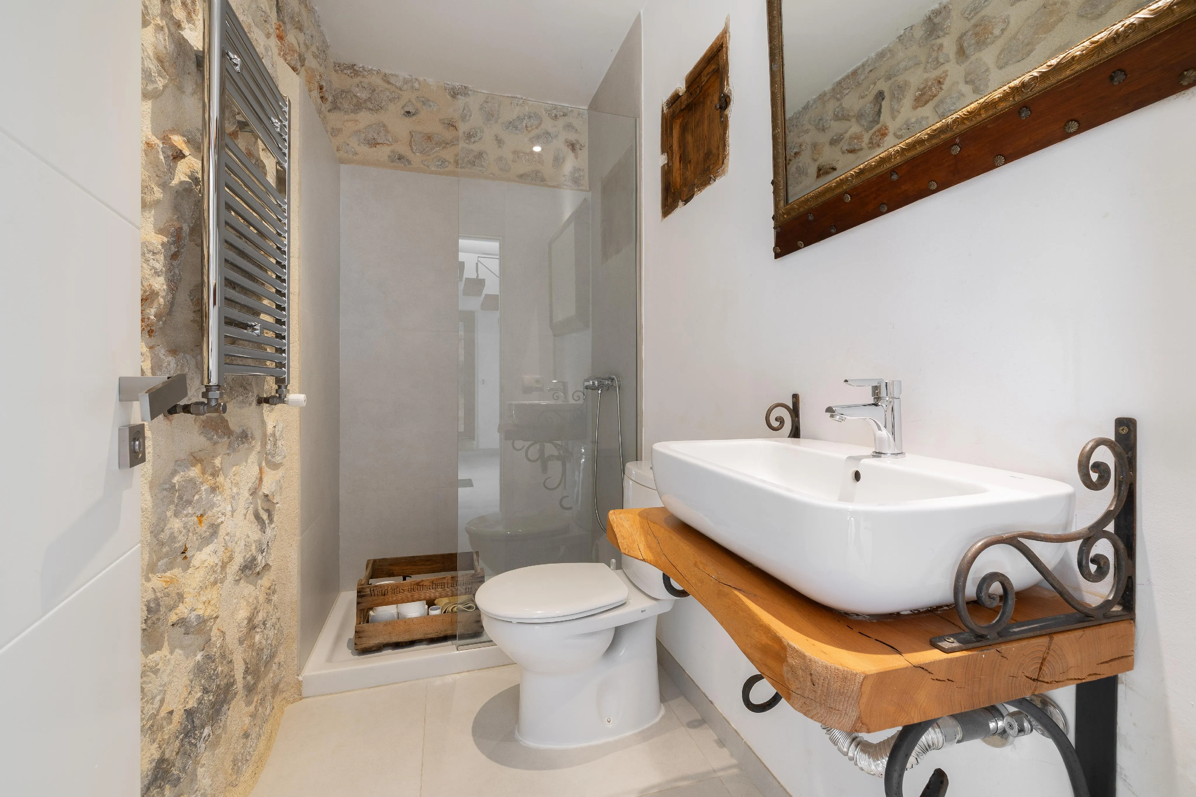 Urocza kamienica w Caimari-11