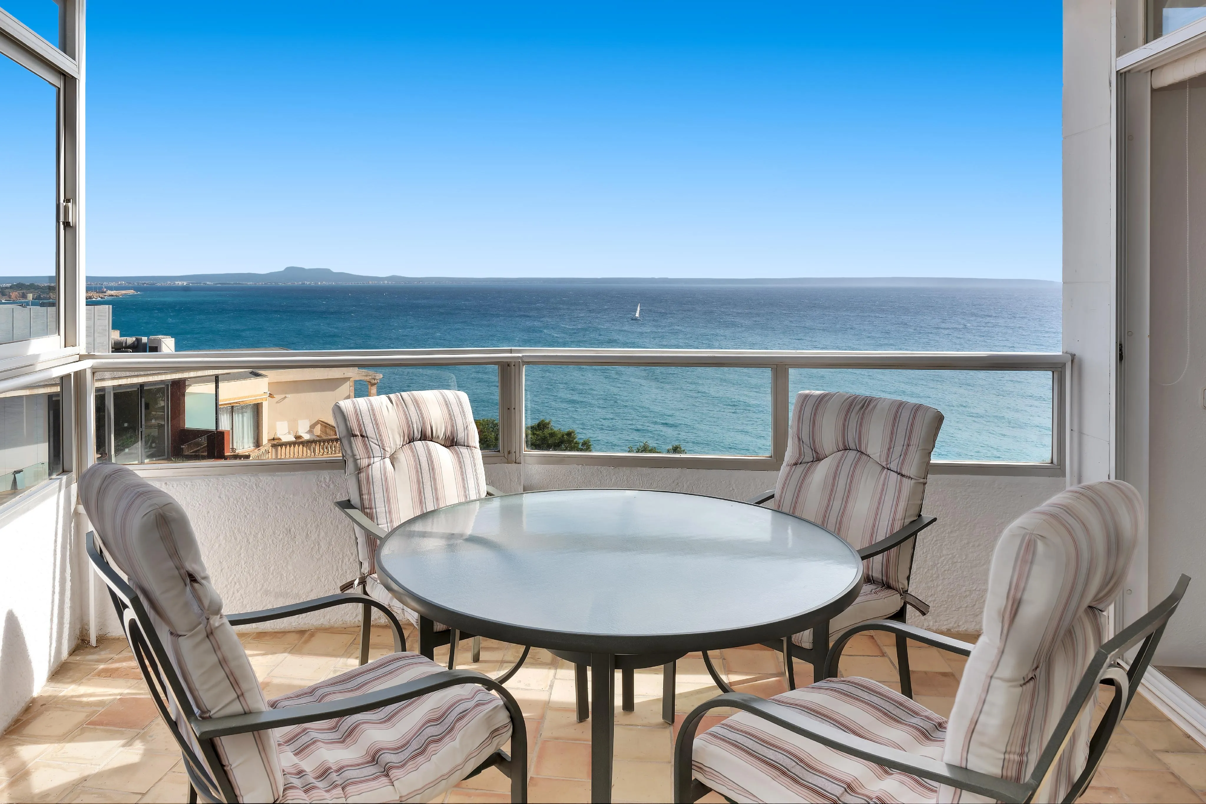 Seaview Apartment in Illetas-13