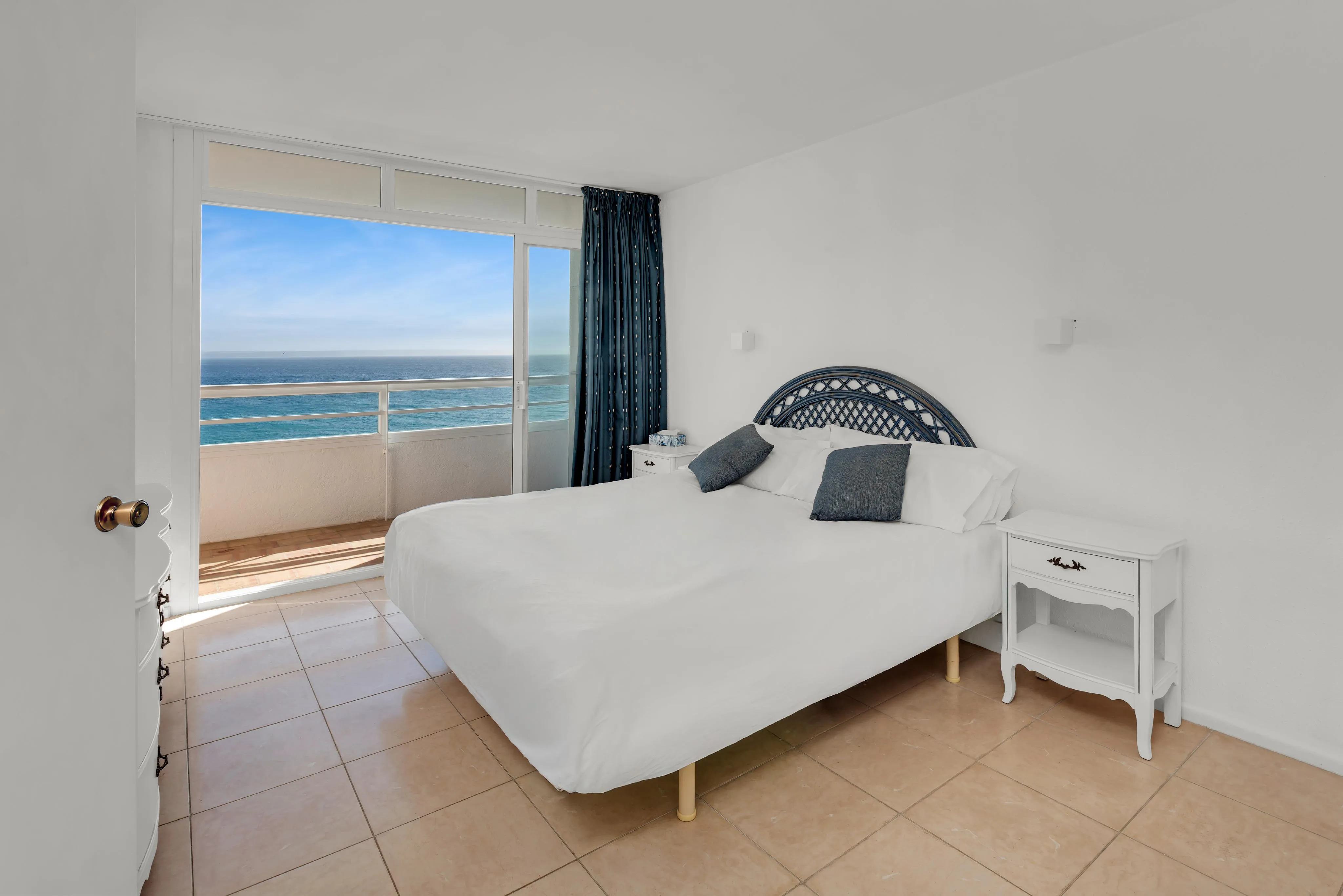 Seaview Apartment in Illetas-8