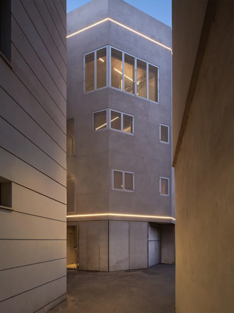 Unik designerbygning ved siden af marinaen-17