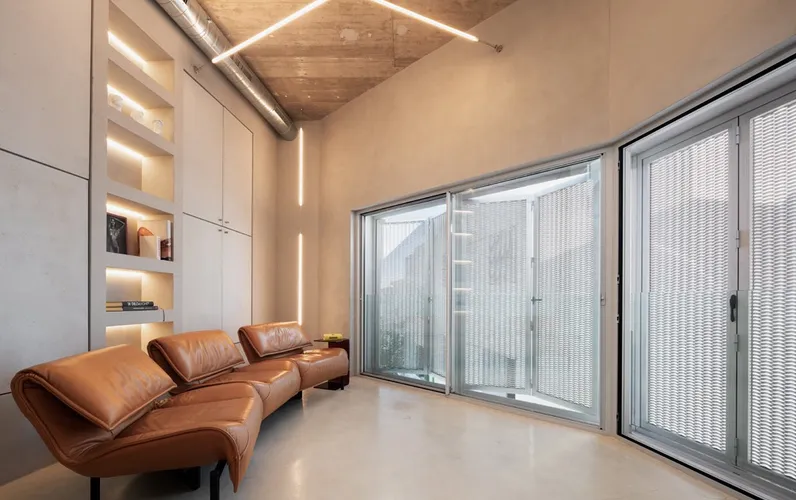 Unik designerbygning ved siden af marinaen