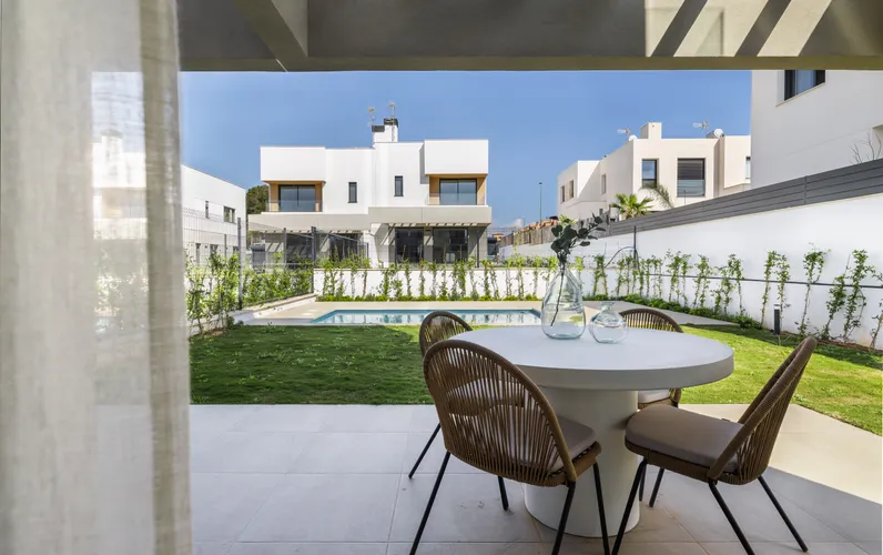 Neubau Doppelhaushälfte mit Pool in Puig de Ros