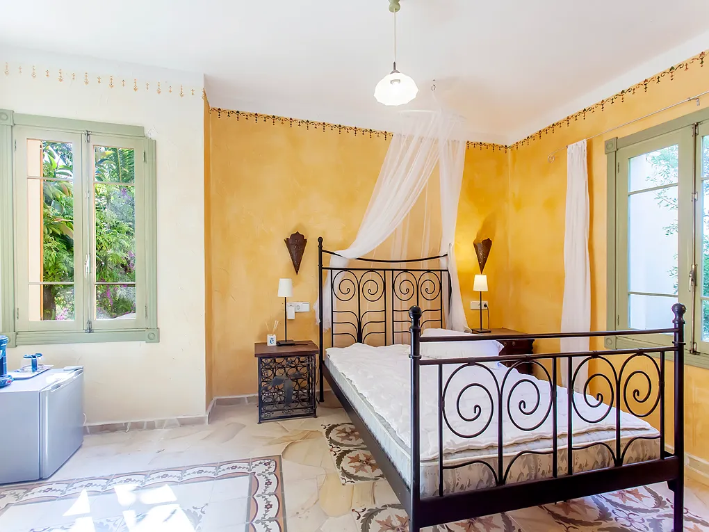 Villa mediterranea vista mare con appartamenti per gli ospiti-10