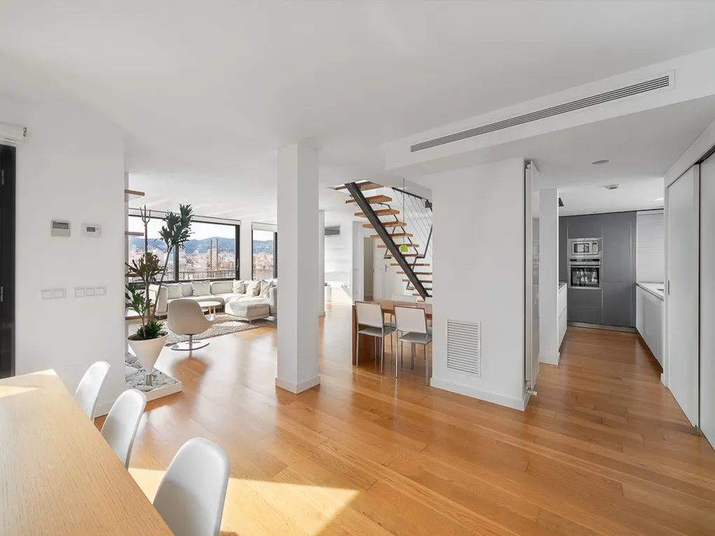 Renoveret penthouse i høj kvalitet med elevator og garage-1