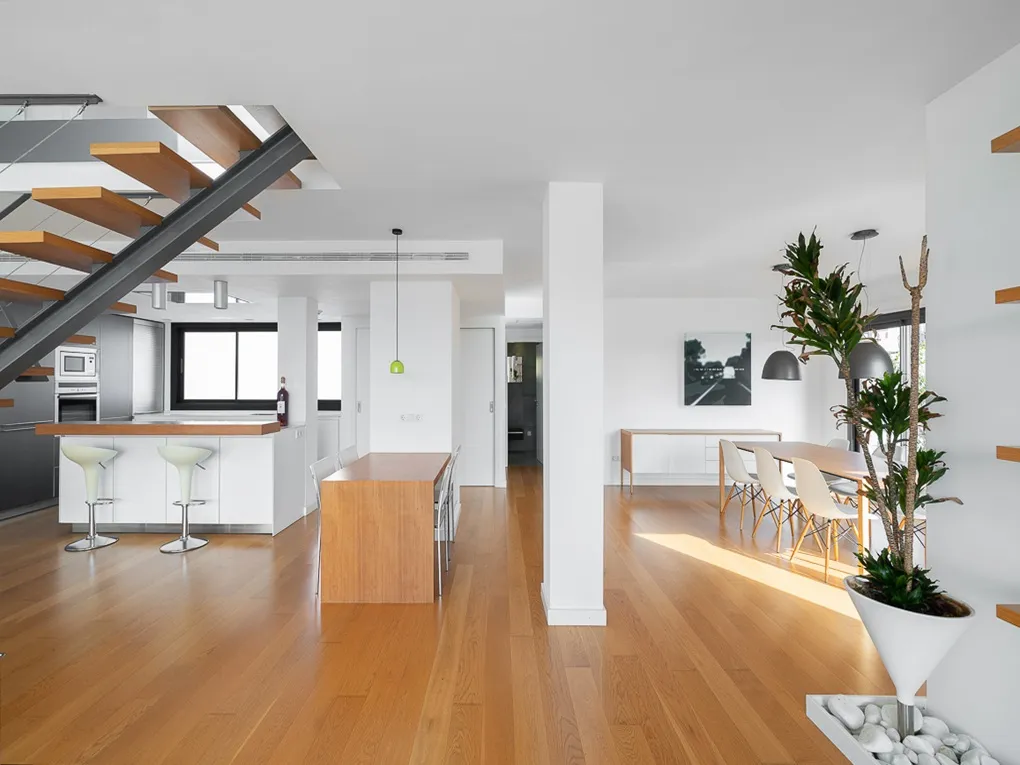 High-end renovated penthouse with elevator and garage-5