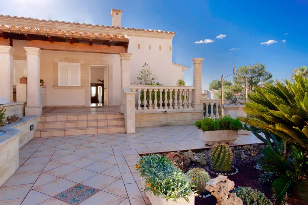 Villa mit Meerblick und Vermietlizenz-7