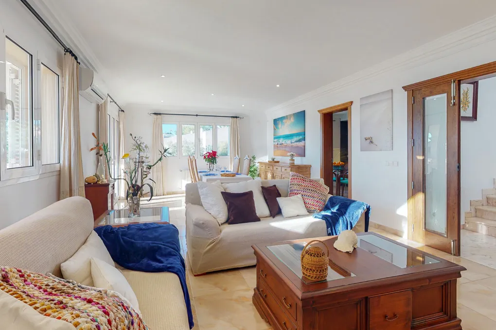 Högkvalitativ villa med havsutsikt och uthyrningslicens, Alcanada-1