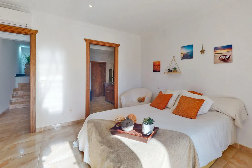 Villa mit Meerblick und Vermietlizenz-11