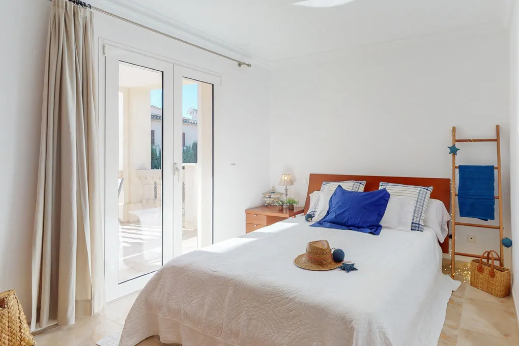 Villa mit Meerblick und Vermietlizenz-12