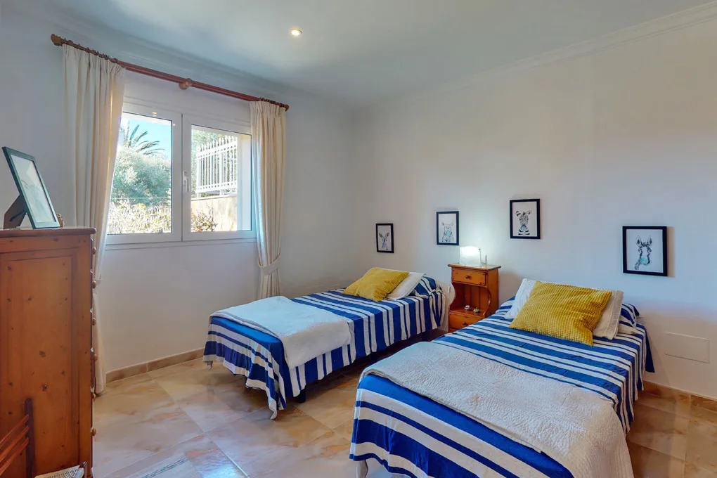 Hoogwaardige villa met zeezicht en verhuurvergunning, Alcanada-13