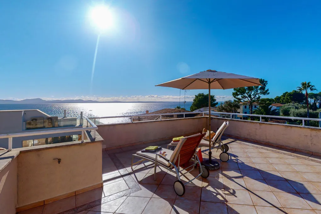 Villa mit Meerblick und Vermietlizenz-2