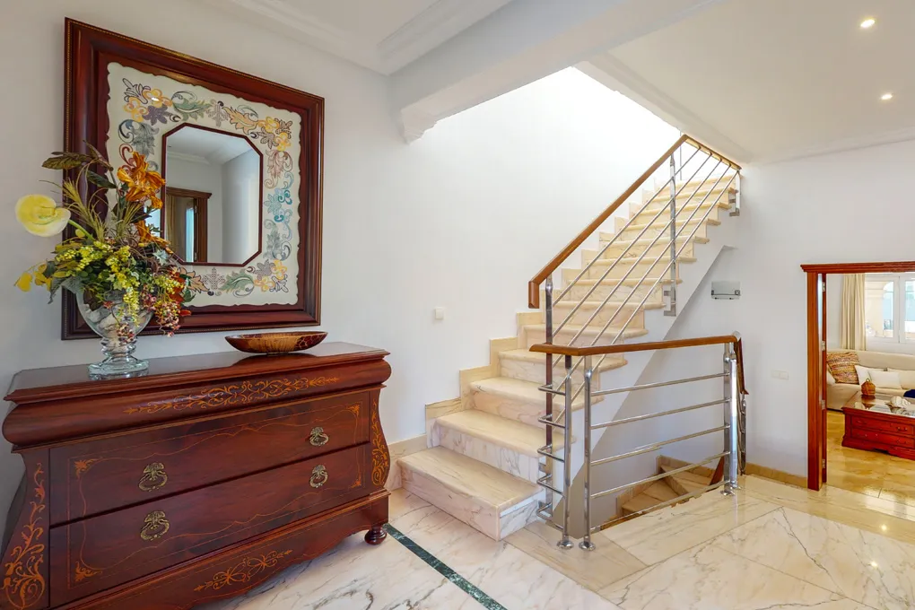 Villa mit Meerblick und Vermietlizenz-9